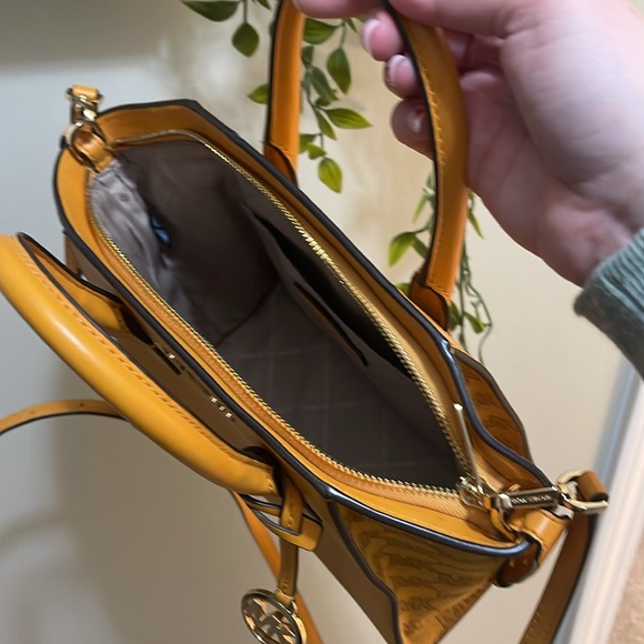 Michael Kors Gold Carmen Satchel - Picture 4 of 8